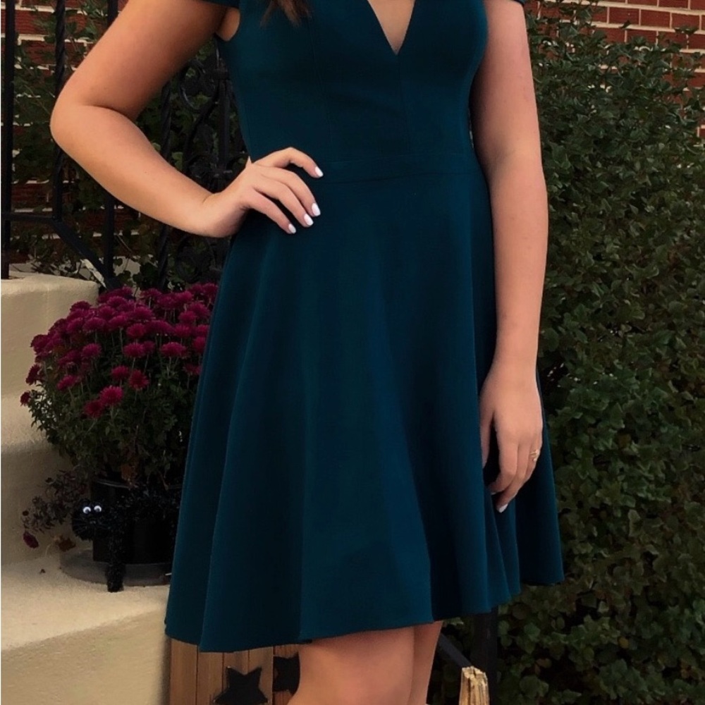 Beautiful short teal off the shoulder dress. Great homecoming dress